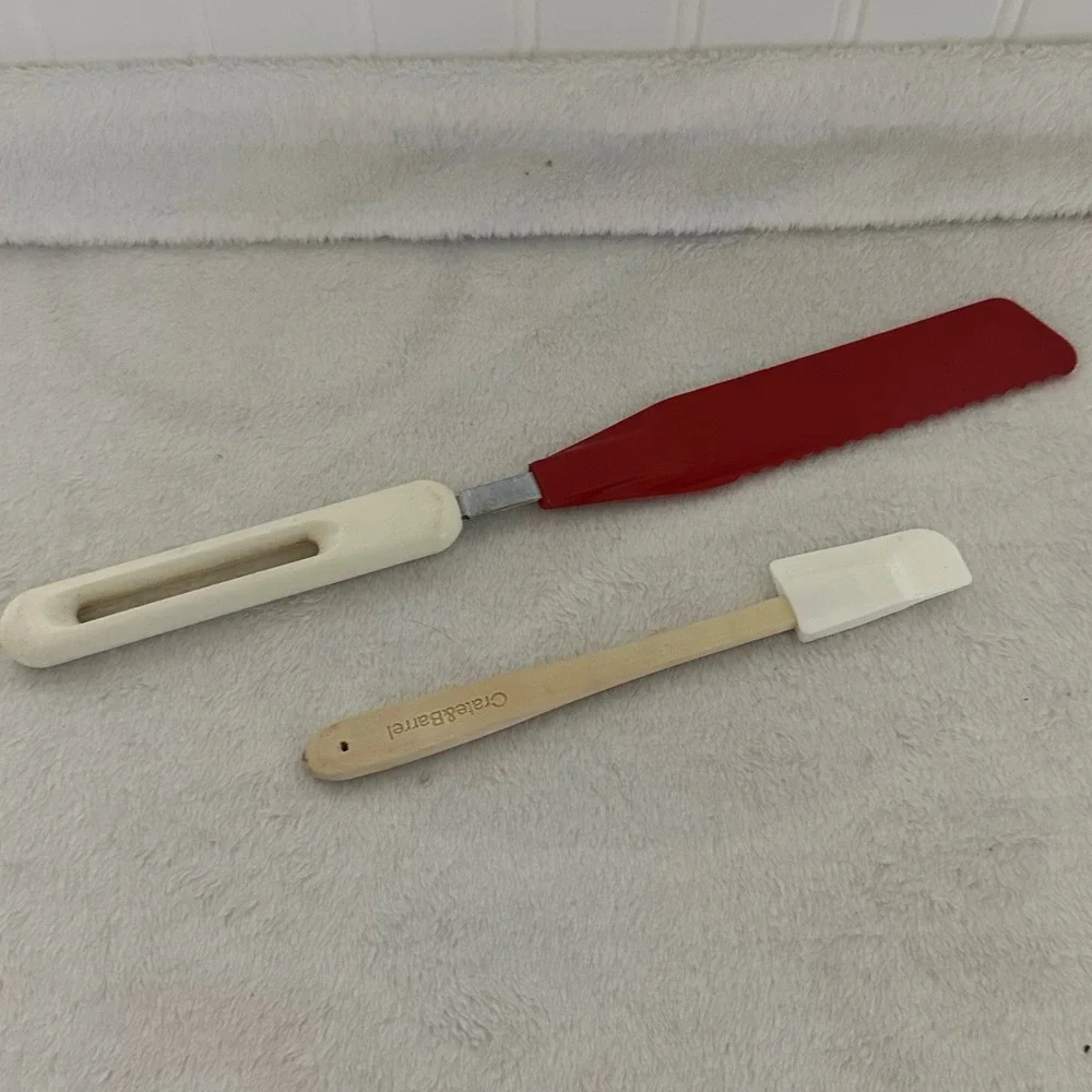 Bonny‎ Serrated Icing Knife Crate & Barrel Spatula Set Red White Vntg Excellent